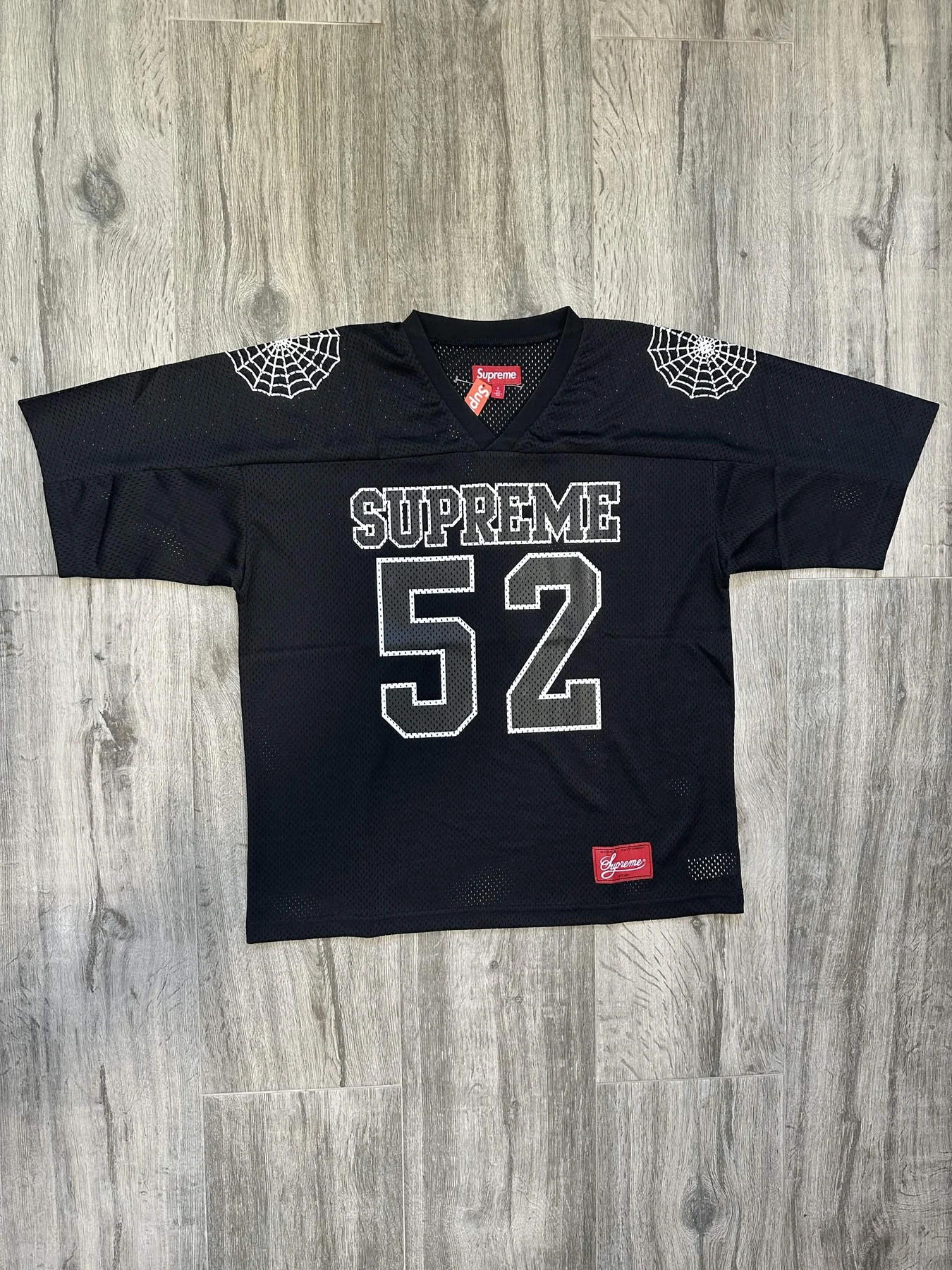 أمام قميص Supreme 52