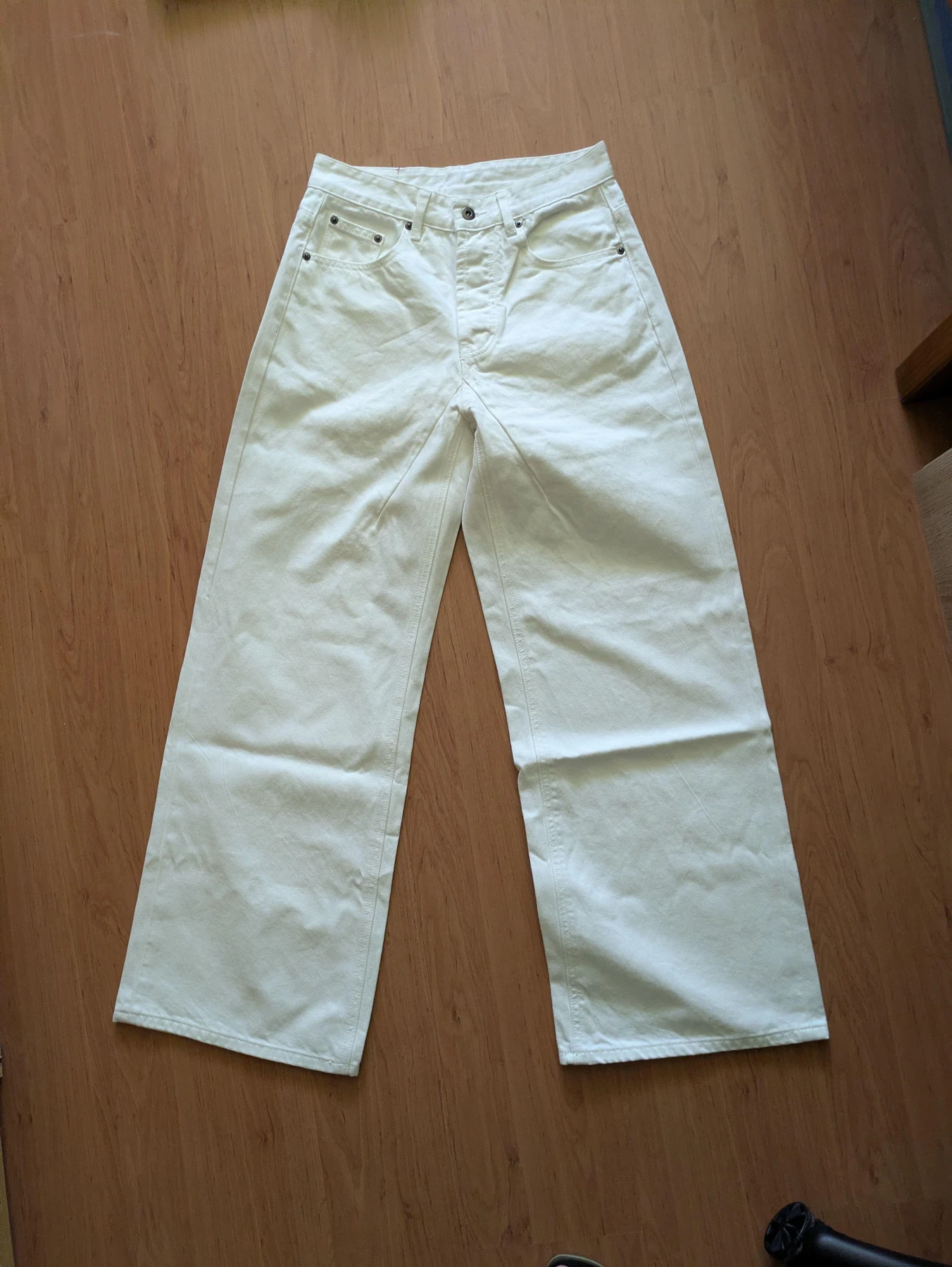 Full-length light jeans