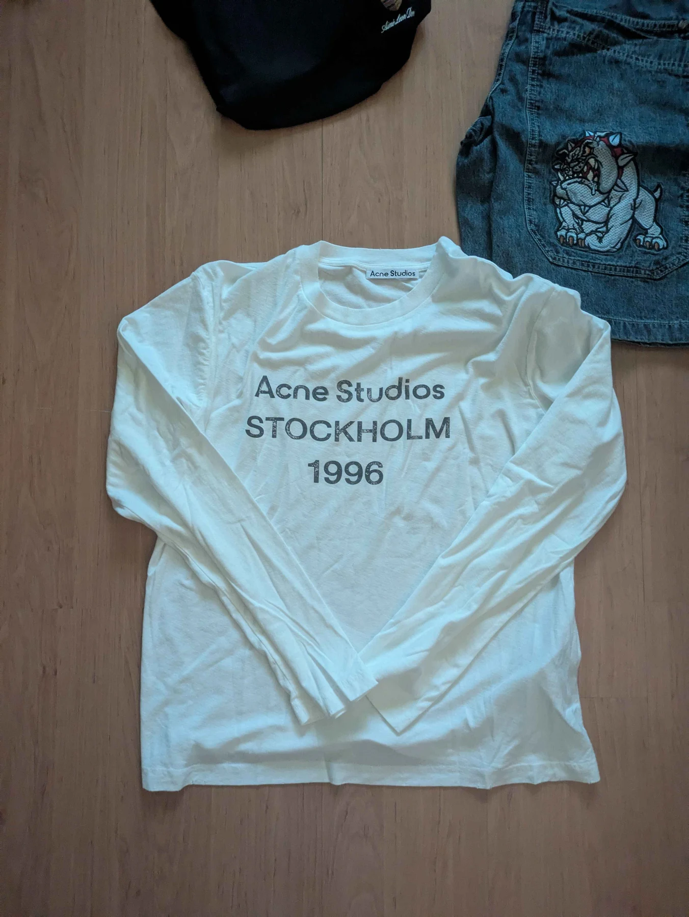 بلوزة Acne Studios خفيفة بأكمام طويلة