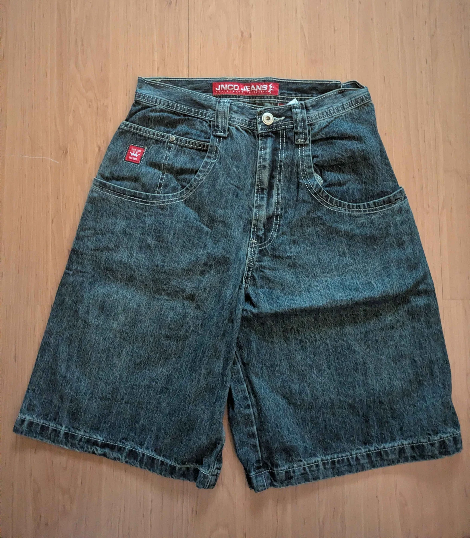 أمام شورت الجينز JNCO